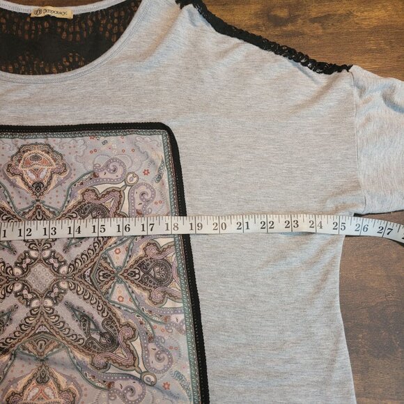 Democracy Jersey Knit Top XL Lace Accent Boho Soft Stretch Knit Gray Oversized - Picture 6 of 10